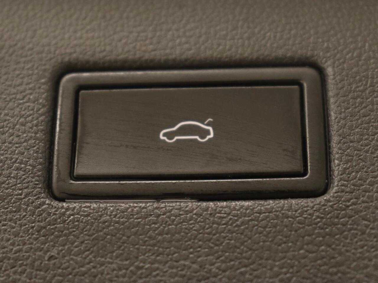 Volkswagen TIGUAN Allspace 1.5 TSI R Line | Stoelverwarming | Camera | Adaptive cruise | Carplay | Navigatie | Full LED | 20'' | Keyless | Park Assist