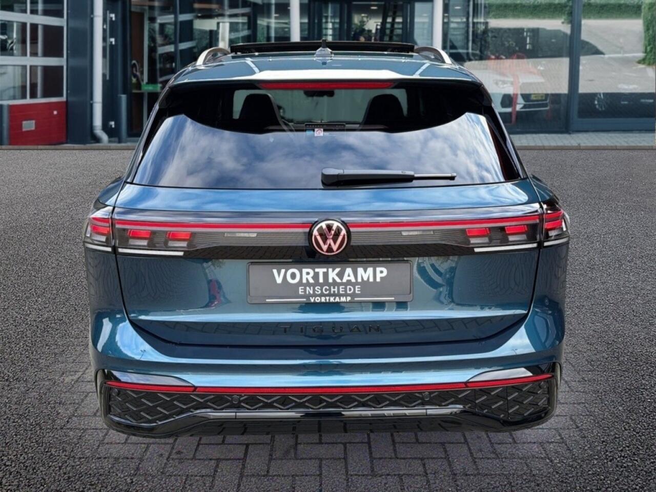 Volkswagen TIGUAN 1.5 TSI E-HYBRID R-LINE PANO-DAK/TREKHAAK/CAMERA/HenK/CARPLAY/ACC