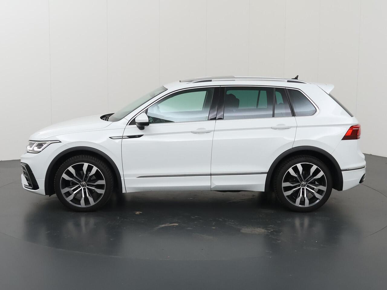 Volkswagen TIGUAN 1.5 TSI R-Line Business+ | Trekhaak | Panoramadak | Camera 360° | Matrix Led | Keyless Entry/Go | Apple Carplay/Android Auto |