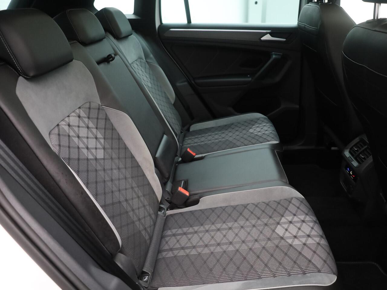 Volkswagen TIGUAN 1.4 TSI eHybrid R-Line Business+ | PANO | CAMERA | ADAPTIVE | KEYLESS | STOEL- EN STUURVERW.