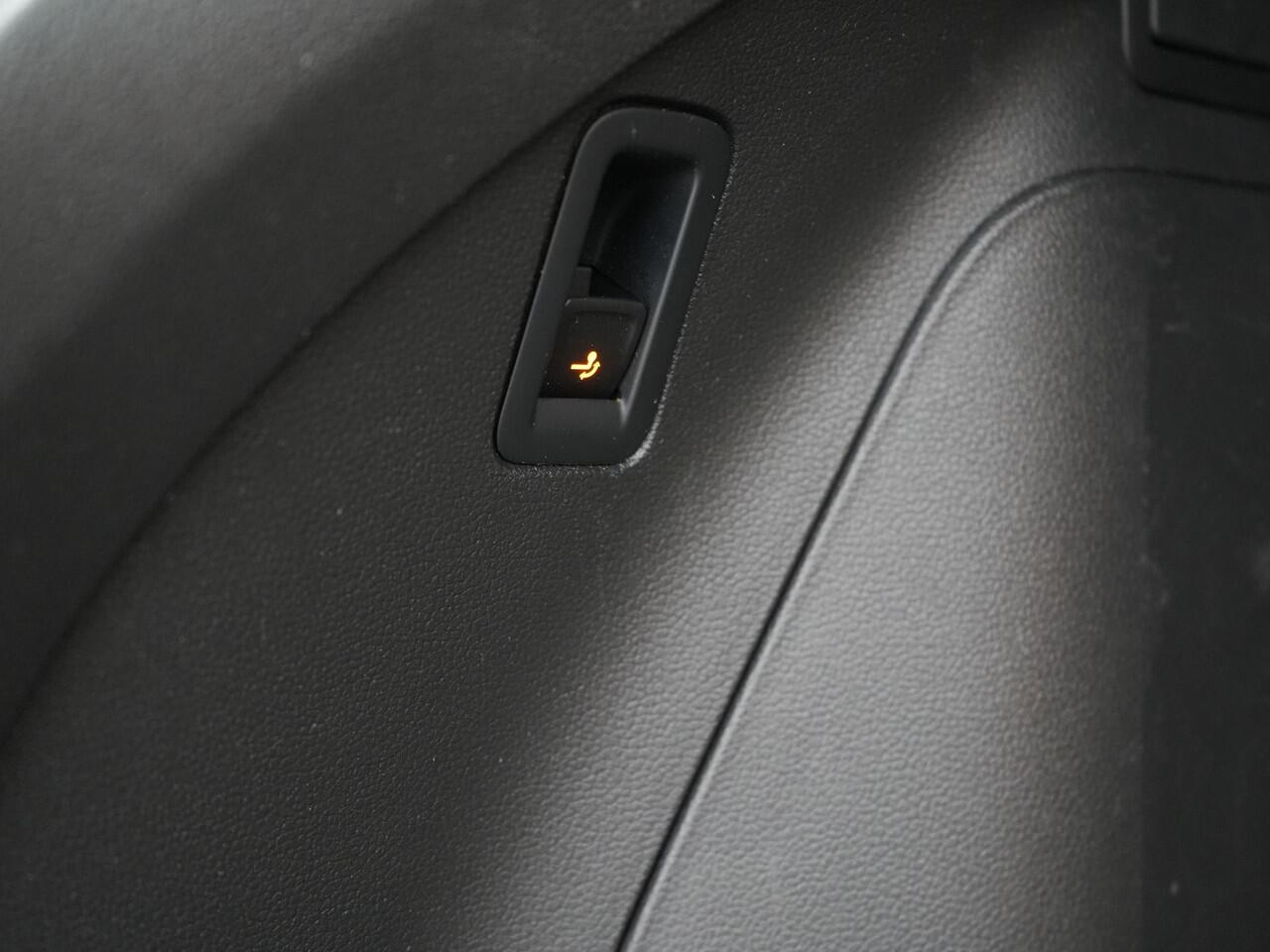 Volkswagen TIGUAN 1.4 TSI eHybrid Elegance Plug In Hybrid 245pk Dealer O.H. PHEV | Trekhaak Af Fabriek | Panodak | Head Up | Adaptive Cruise | 360 Camera | Alcantara Stoelen Massage & Verwarmd | IQ Light | Sfeerverlichting | Stuur Verwarmd | Apple Carplay |