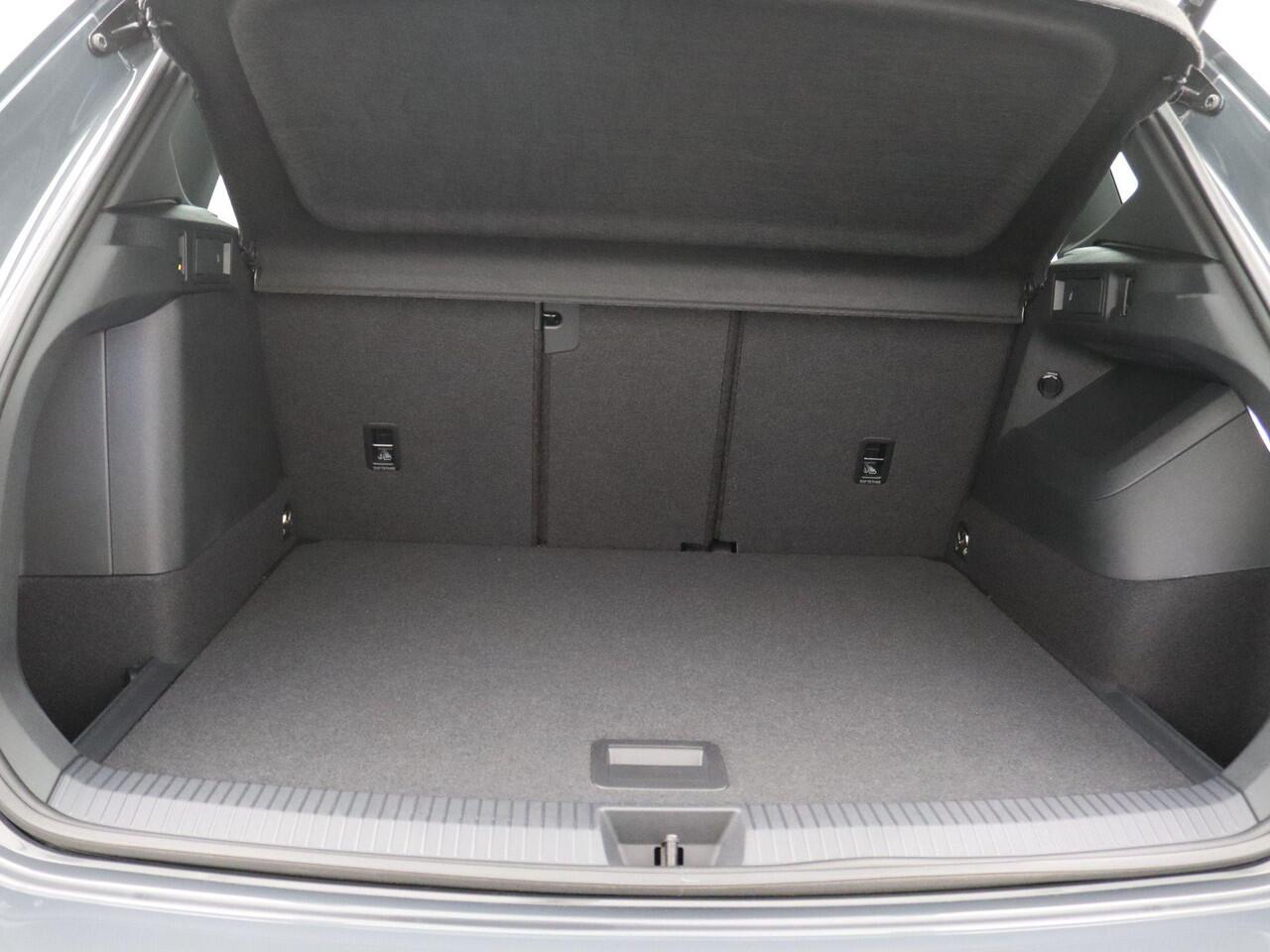 Volkswagen TIGUAN 1.5 eHybrid R-Line Edition 272PK DSG Pano-Schuifdak, 20" LM Velgen, Trekhaak, Matrix LED-Verlichting, Ergo Comfort Stoel, Navi, Side Assist, Elektr. Achterklep