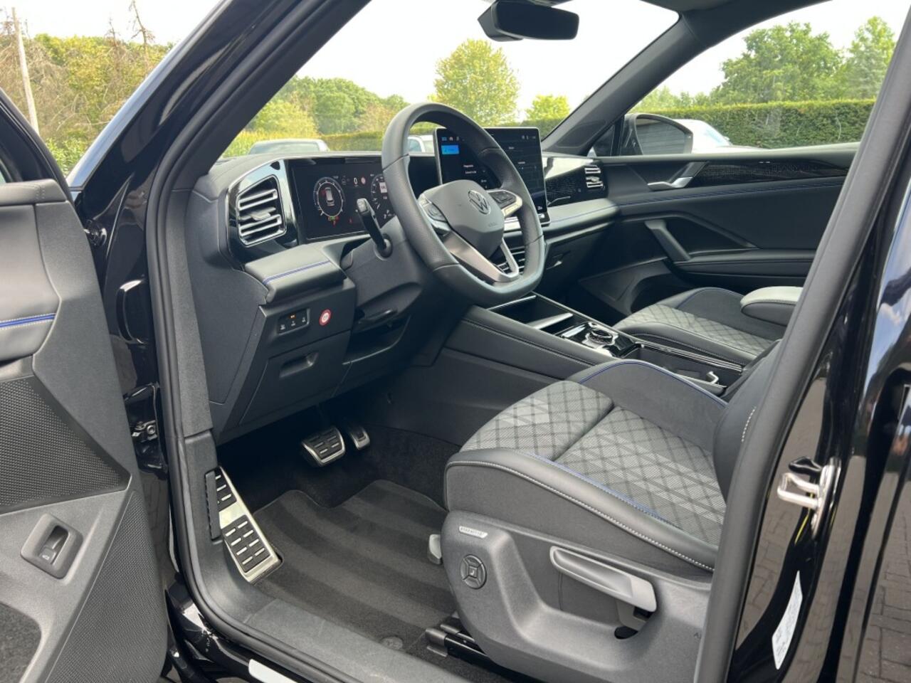 Volkswagen TIGUAN 1.5 eTSI DSG R-Line Blackstyle Pano Trekhaak IQ HUD