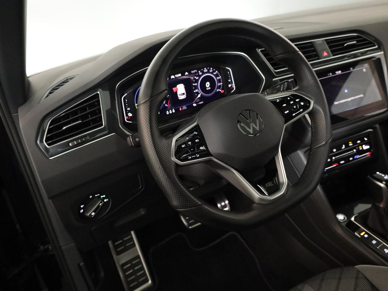Volkswagen TIGUAN 1.4 TSI eHybrid R-Line Business+ 245 pk Automaat (DSG) | Navigatie | Panoramadak | Parkeersensoren (Park assist) | Stoelverwarming v/a | Black Style pakket | R-Line |