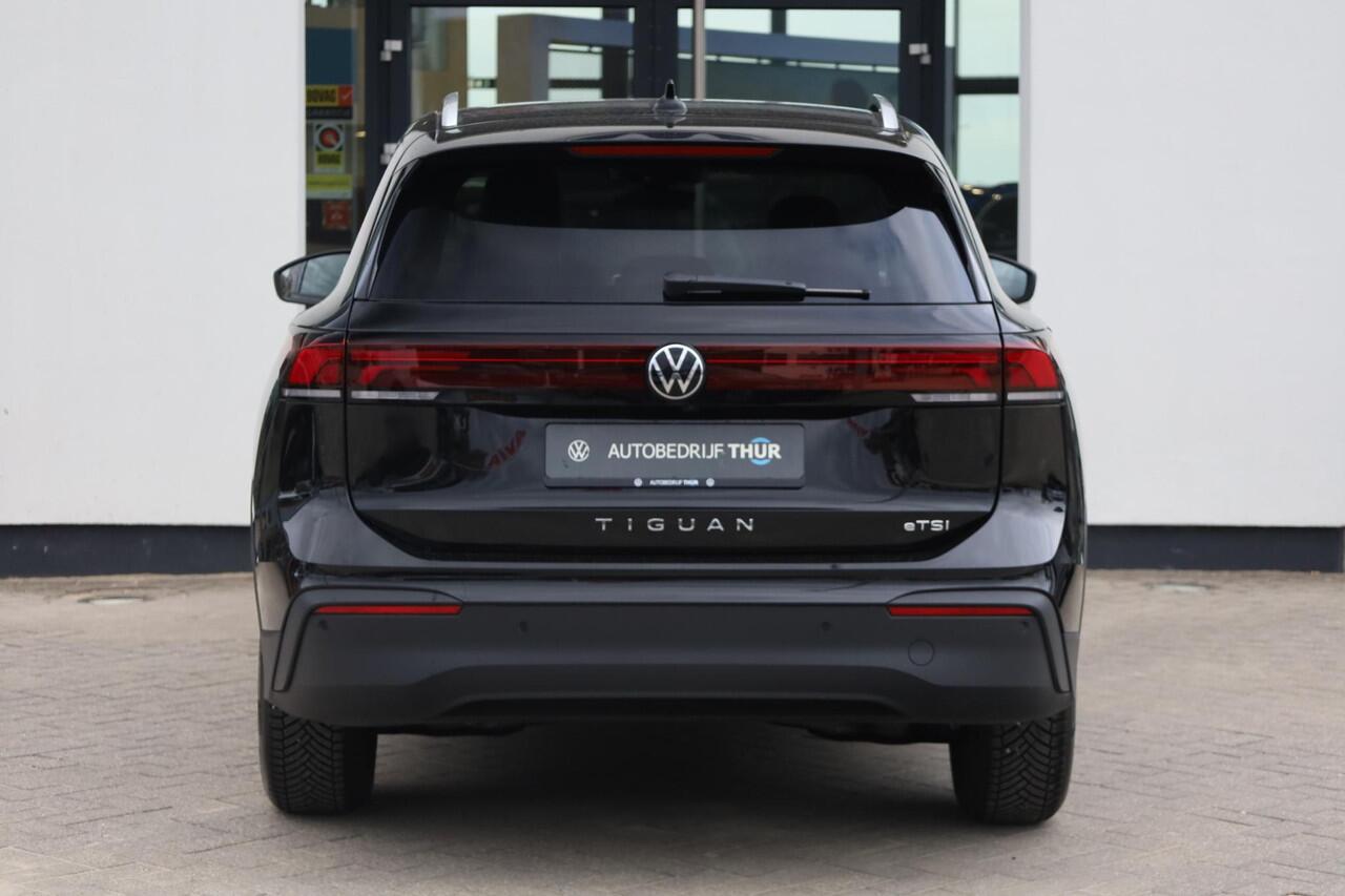 Volkswagen TIGUAN 1.5 eTSI Life Edition 130PK / 96kW, Achteruitrijcamera (rear view), rondomzichtcamera (area view), wegklapbare trekhaak, 60 mnd / 100.000km garantie, stoel- en stuurwielverwarming, ambiente verlichting, navigatie, Apple Carplay / Android Auto, privacy gla