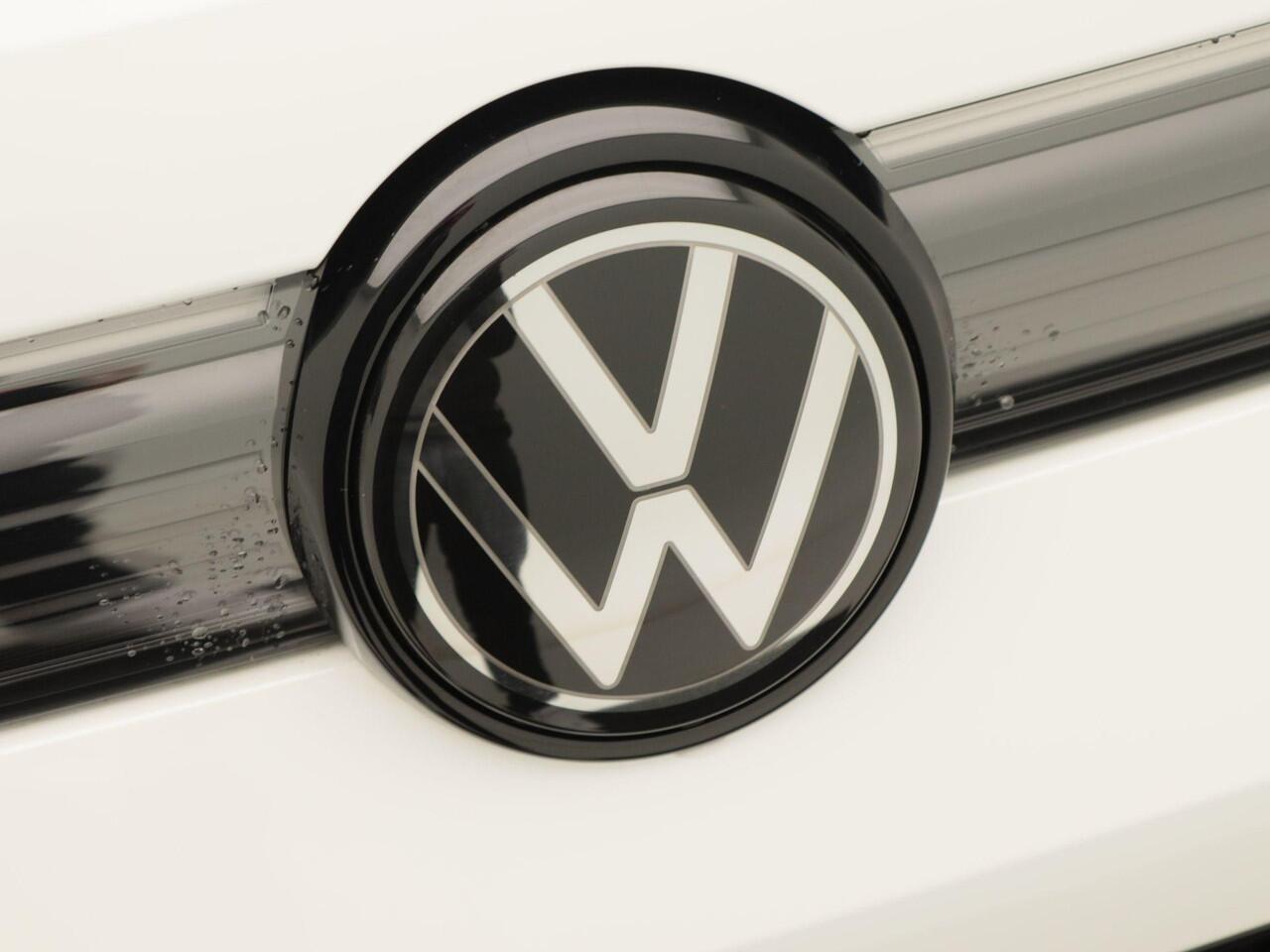 Volkswagen TIGUAN 1.5 eHybrid R-Line Edition 204 PK | Trekhaak | 360 Camera | LED Matrix | Black Style | Adaptief Onderstel |