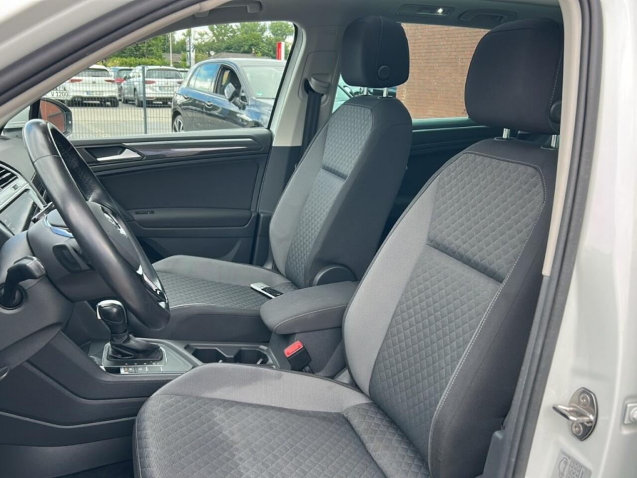 Volkswagen TIGUAN 1.5 TSI DSG COMFORTLINE PANO-DAK/TREKHAAK/NAVI/CARPLAY/HUD/ACC