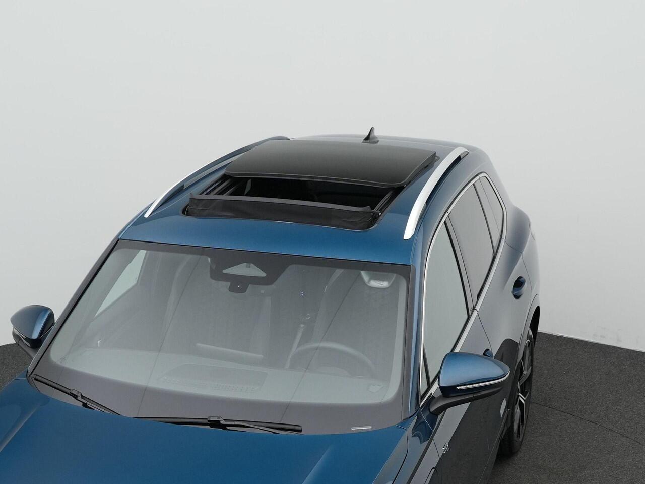 Volkswagen TIGUAN 1.5 eHybrid 204 pk R-Line Edition | Panoramadak | Stoel-/stuurverwarming | Park Assist Plus | Side Assist | Carplay | ergoActive Sportstoelen | 20 inch