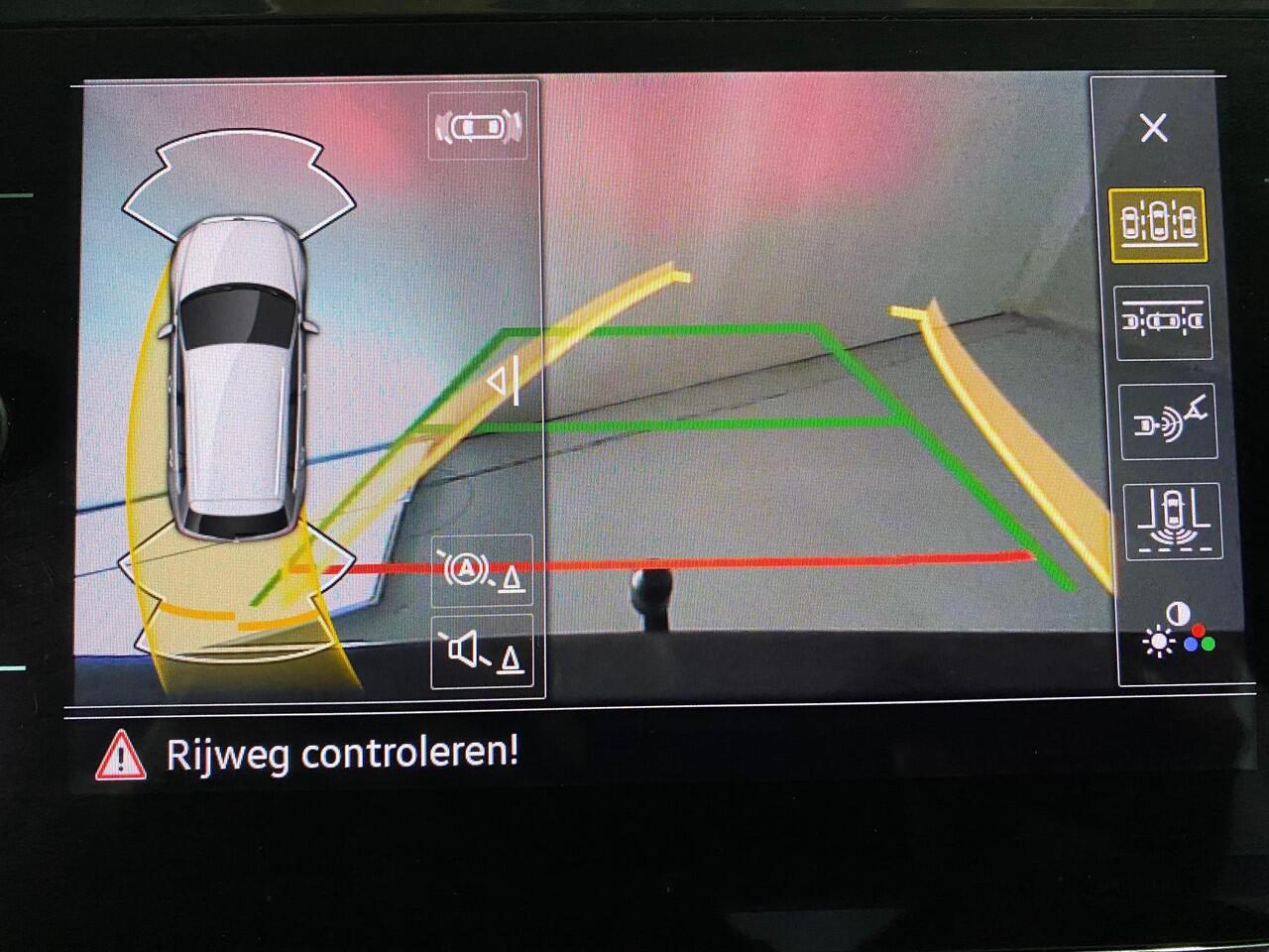 Volkswagen TIGUAN 1.4 TSI eHybrid R-Line Business+ 180 KW Camera Trekhaak IQ Matrix Koplampen 19 Inch ACC
