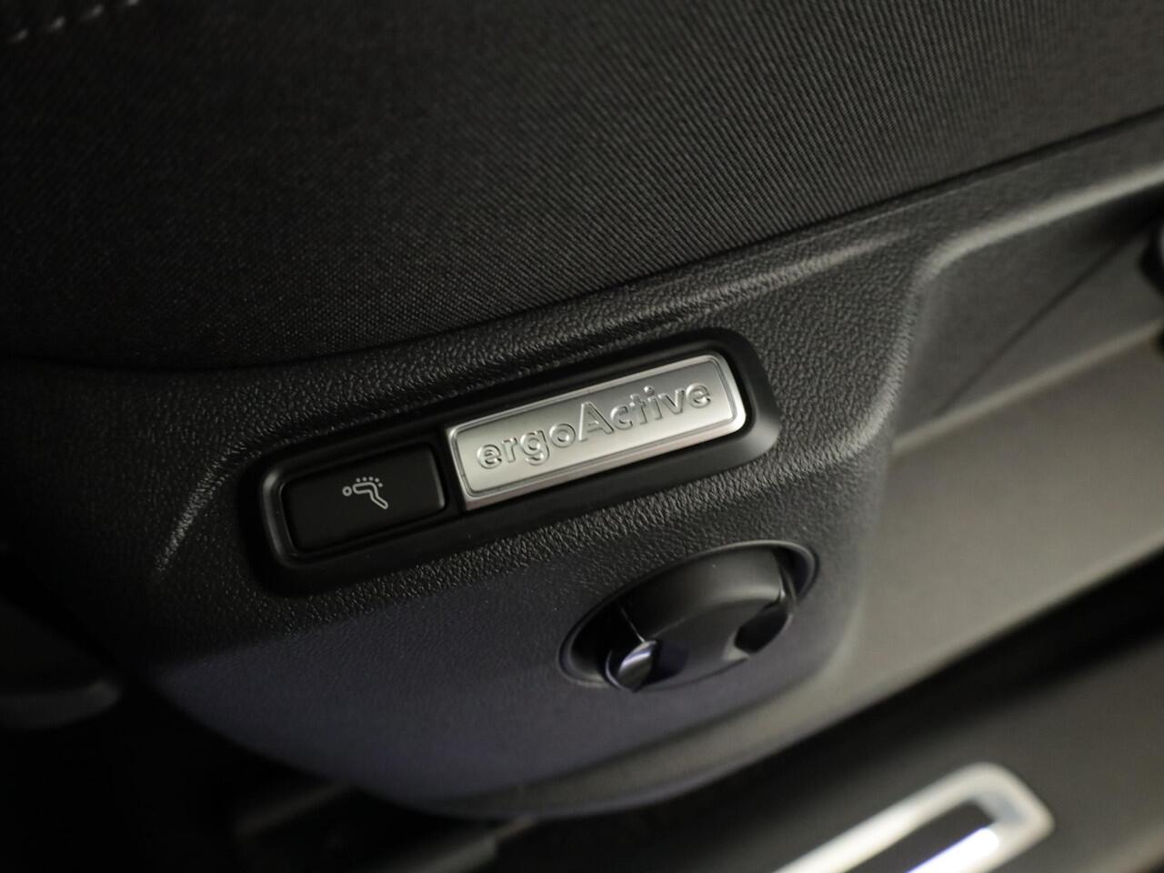 Volkswagen TIGUAN 1.4 TSI eHybrid Life 245 pk Automaat (DSG) | Navigatie | Panoramadak | Parkeersensoren | Achteruitrijcamera | LED koplampen | Stoelverwarming | SOH 87%