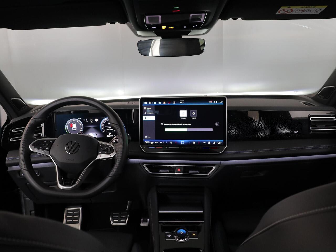 Volkswagen TIGUAN 1.5 eHybrid R-Line Business 272pk| el. trekhaak| leer| 20'LMvelgen| Camera| Head-up display