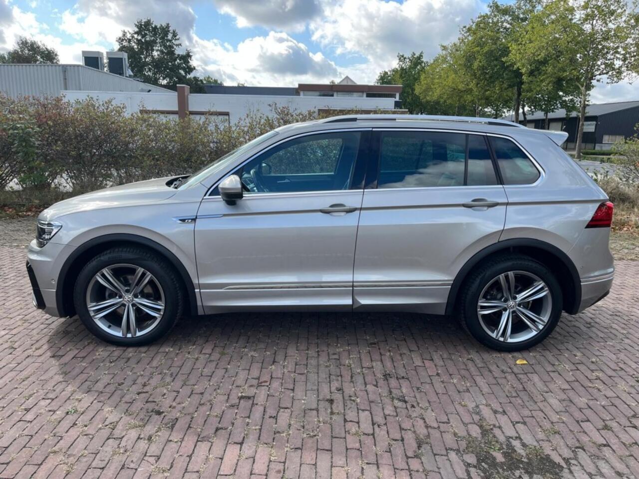 Volkswagen TIGUAN 1.5 TSI DSG R-Line / Trekhaak-Pano-Carplay-Stoelver
