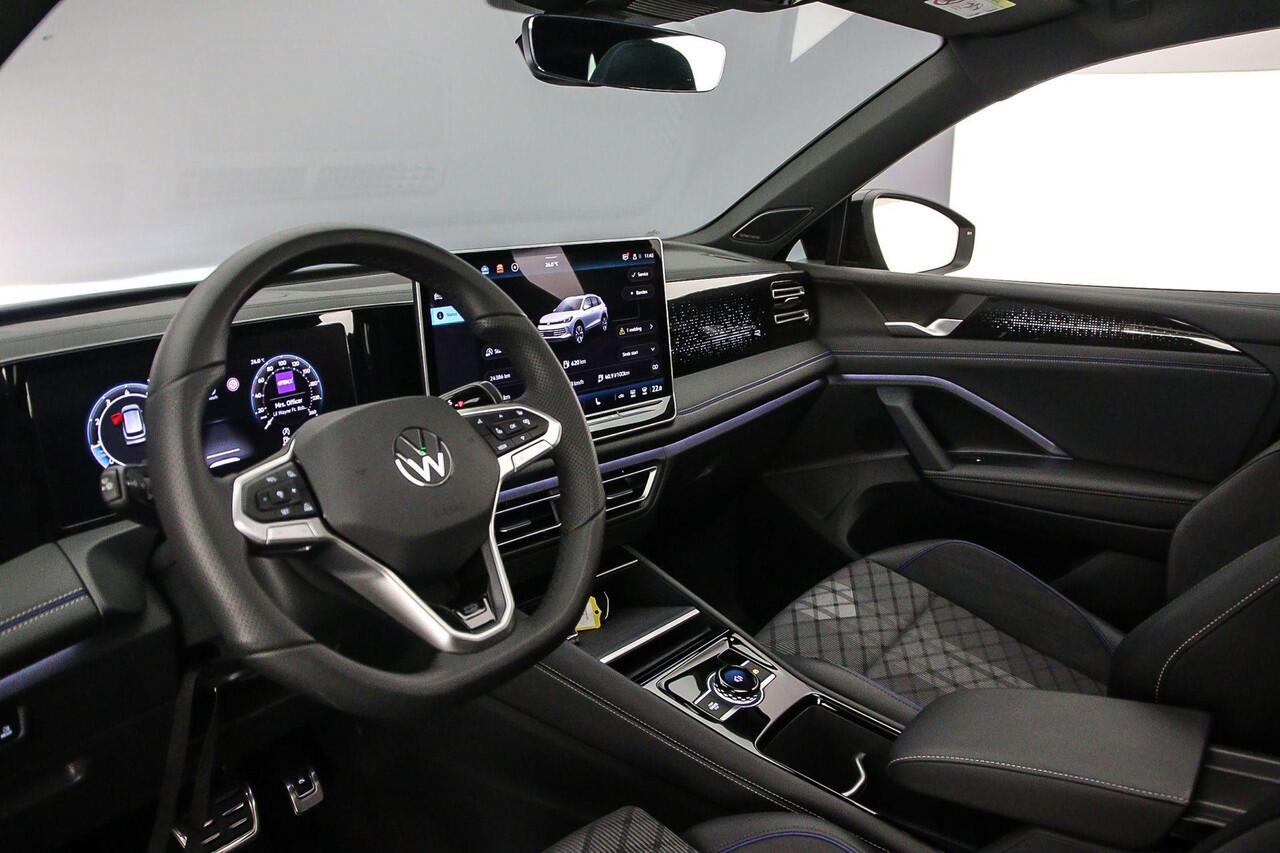 Volkswagen TIGUAN R-Line Edition 1.5 eTSI 150pk DSG Automaat Trekhaak, Panoramadak, Harman Kardon audio, Black Style, Adaptive cruise control, LED matrix koplampen