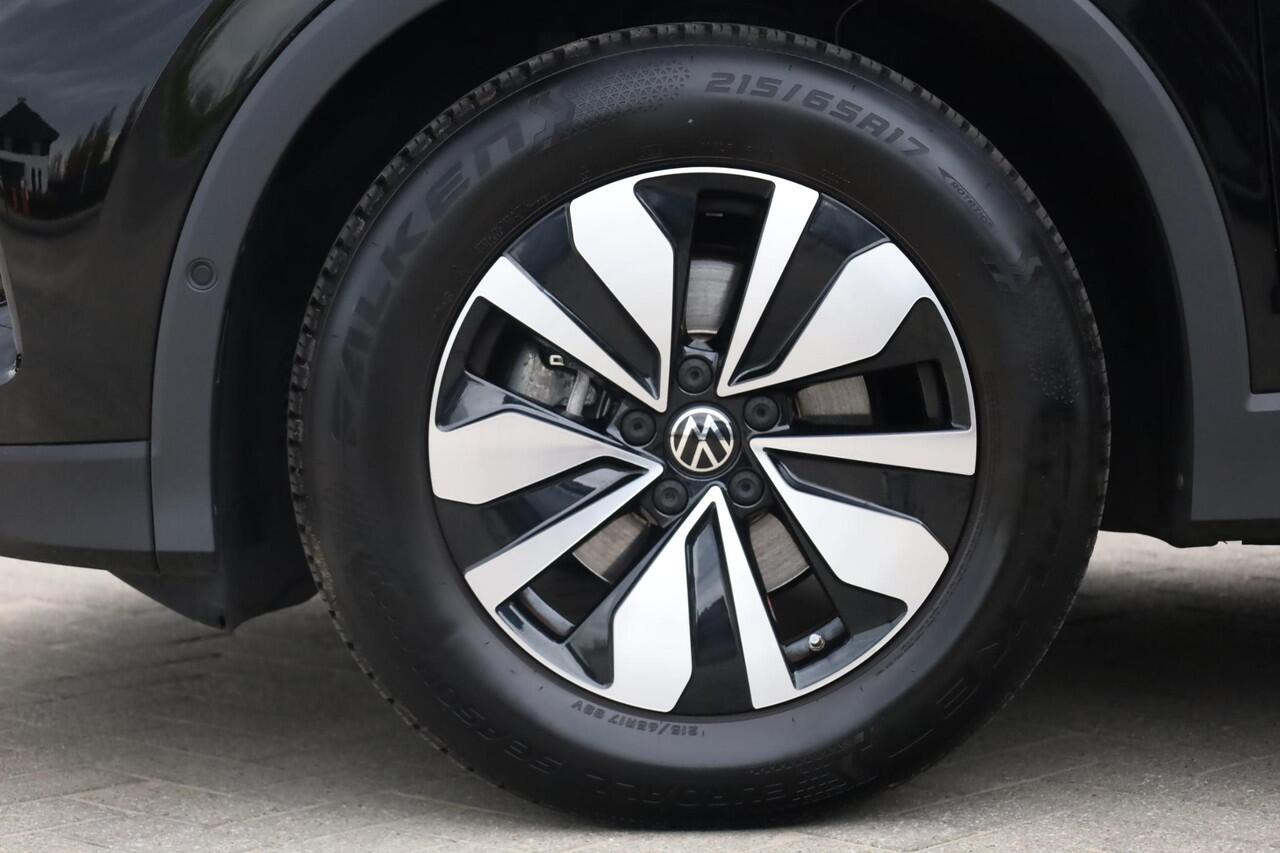 Volkswagen TIGUAN 1.5 eTSI Life Edition 130PK / 96kW, Achteruitrijcamera (rear view), rondomzichtcamera (area view), wegklapbare trekhaak, 60 mnd / 100.000km garantie, stoel- en stuurwielverwarming, ambiente verlichting, navigatie, Apple Carplay / Android Auto, privacy gla
