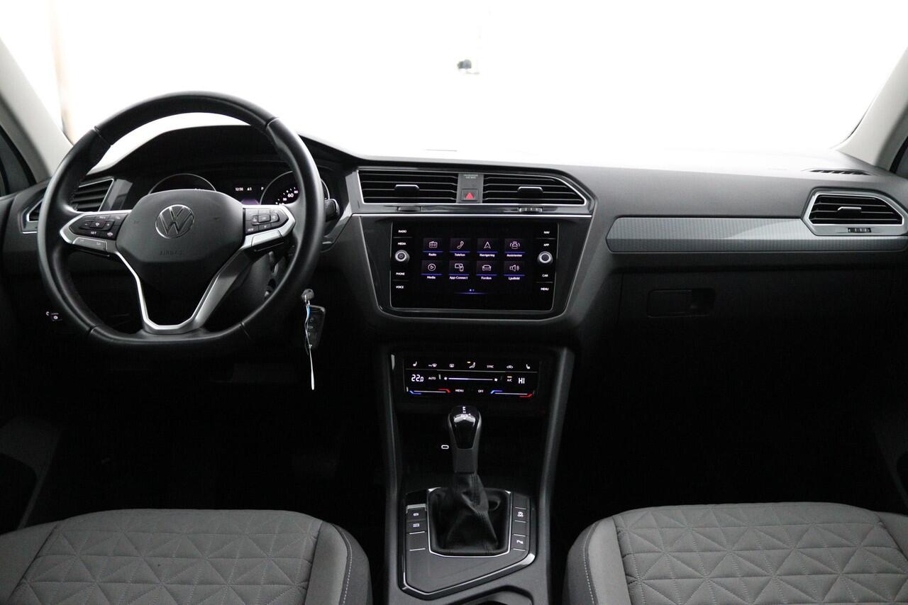 Volkswagen TIGUAN 1.5 TSI Life Business | Trekhaak | Parkeercamera | Stoel/stuur verwarming |