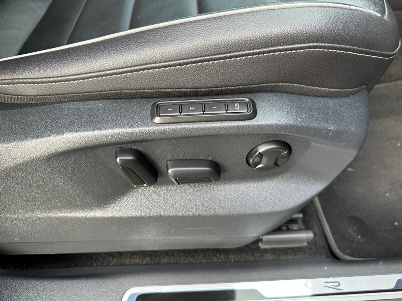 Volkswagen TIGUAN 1.5 TSi Aut. R-Line Navi. Camera Schuifdak Leder Trekhaak