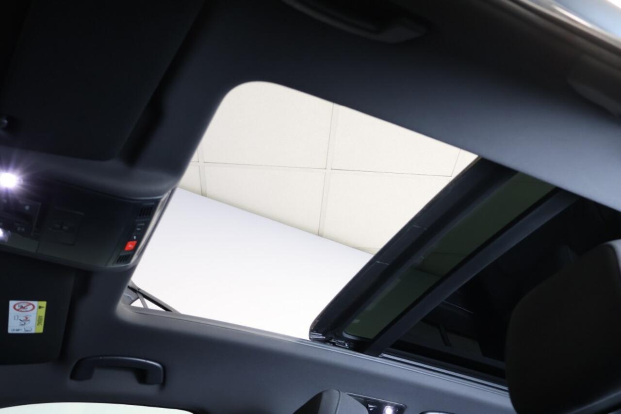 Volkswagen TIGUAN 1.5 TSI Highline Business R - 7 Zits - Panodak - Trekhaak - CarPlay