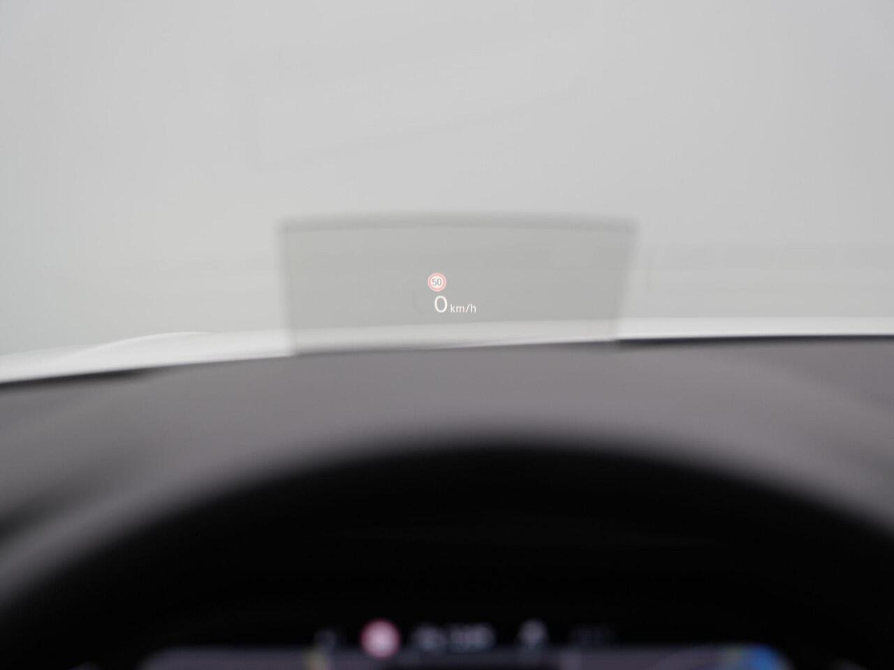 Volkswagen TIGUAN 1.4 TSI eHybrid 245 pk DSG R-Line Business | Panoramadak | Adaptief onderstel | 360 camera | Head-up display | IQ Light