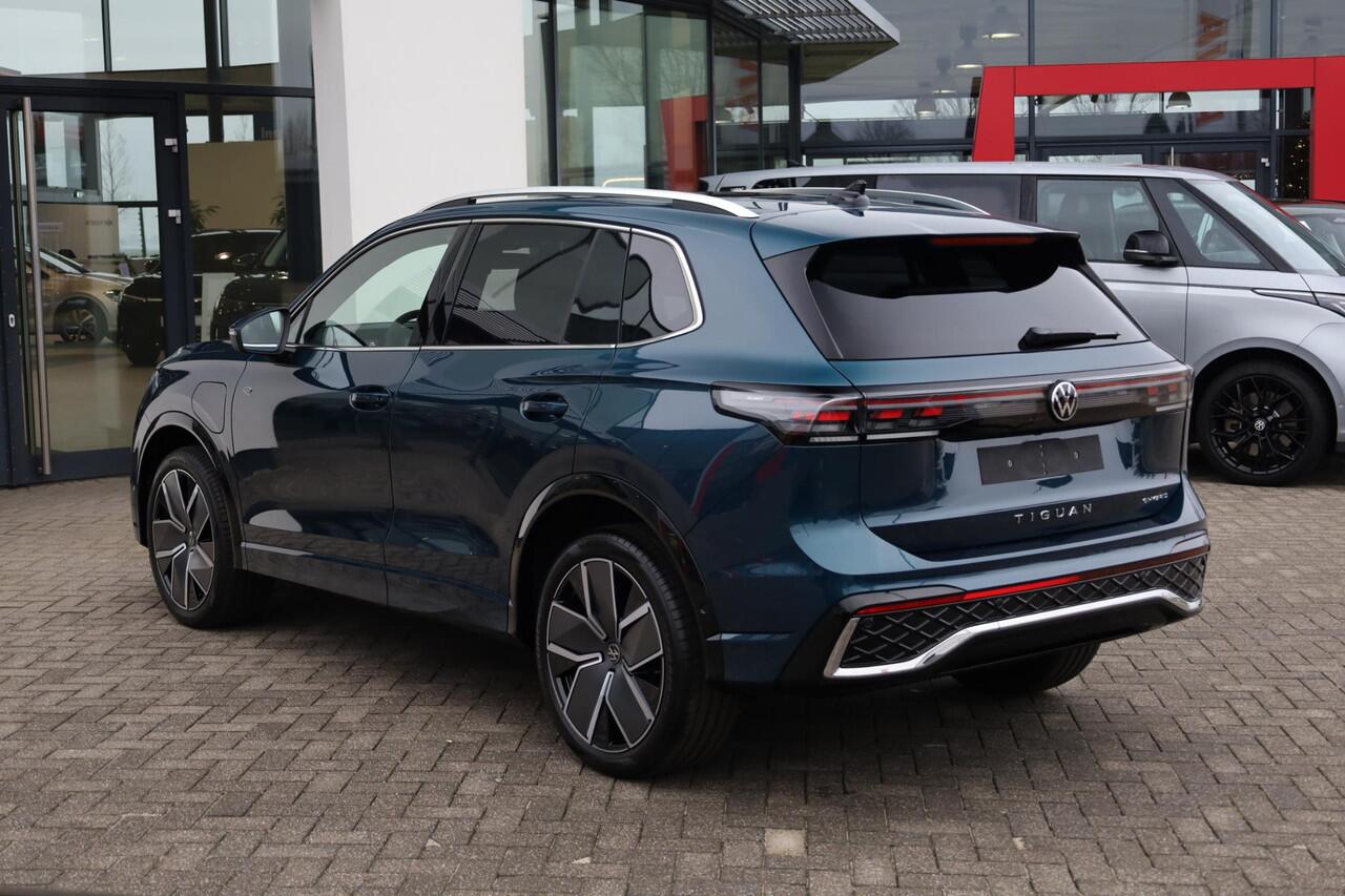Volkswagen TIGUAN 1.5 eHybrid R-Line Edition 272PK / 200kW LED Matrix IQ.Light, rondomzichtcamera, Apple Carplay & Android Auto, elektr. bedienbaar panoramadak, voorstoelen verwarm- en ventileerbaar met massagefunctie, achteruitrijcamera, elektr. uitklapbare trekhaak met a