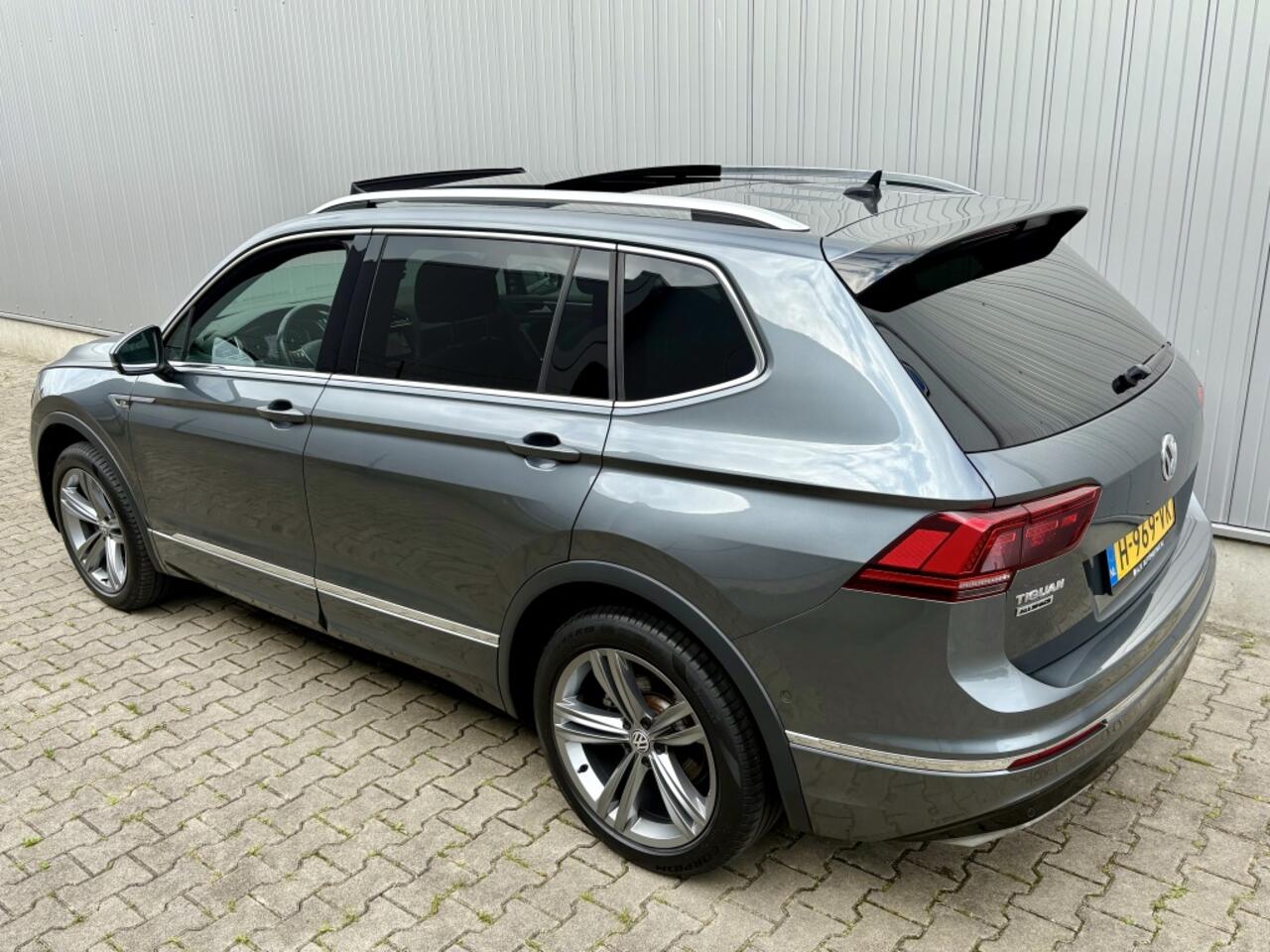 Volkswagen TIGUAN 1.5 TSI AUT R-LINE 7PERS. PANODAK TREKHAAK