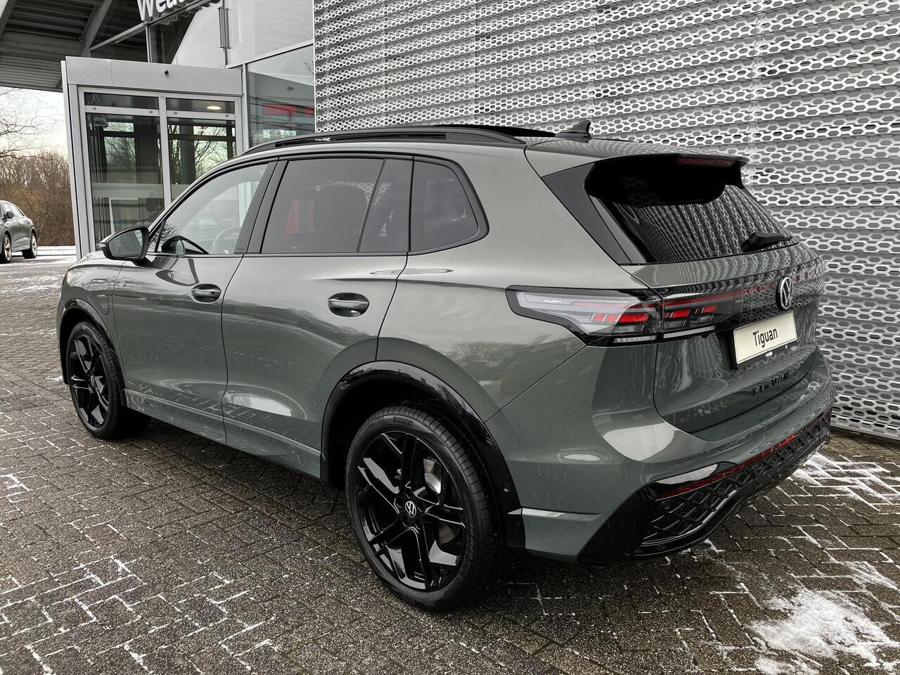 Volkswagen TIGUAN R-Line Edition 1.5 eHybrid 150 kW / 204 PK DSG | Black Style | Panoramadak | Trekhaak wegklapbaar | Leder & elektr. stoelen |