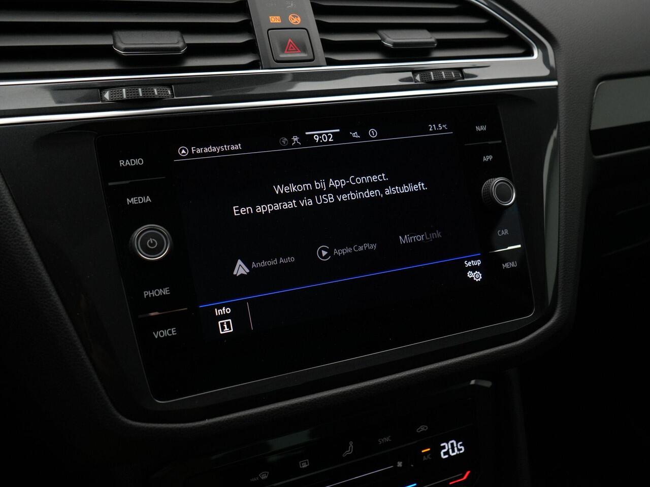 Volkswagen TIGUAN 1.4 TSI 245 pk DSG eHybrid Elegance | Panoramadak | Achteruitrijcamera | Navigatie | Alcantara | Keyless Entry