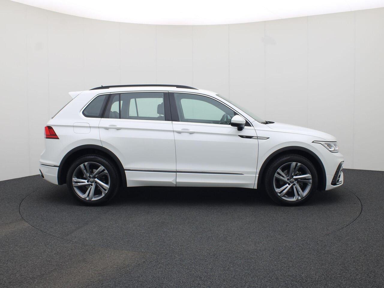 Volkswagen TIGUAN 1.5TSI/150PK R-Line DSG · Trekhaak · Navigatie · Camera + Parkeersensoren