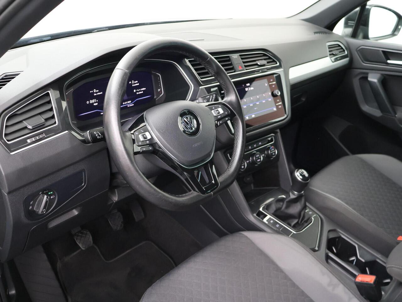 Volkswagen TIGUAN 1.5 TSI Comfortline Business | 130 PK | LED verlichting | Elek. achterklep | Adaptive cruise control | R-Line |