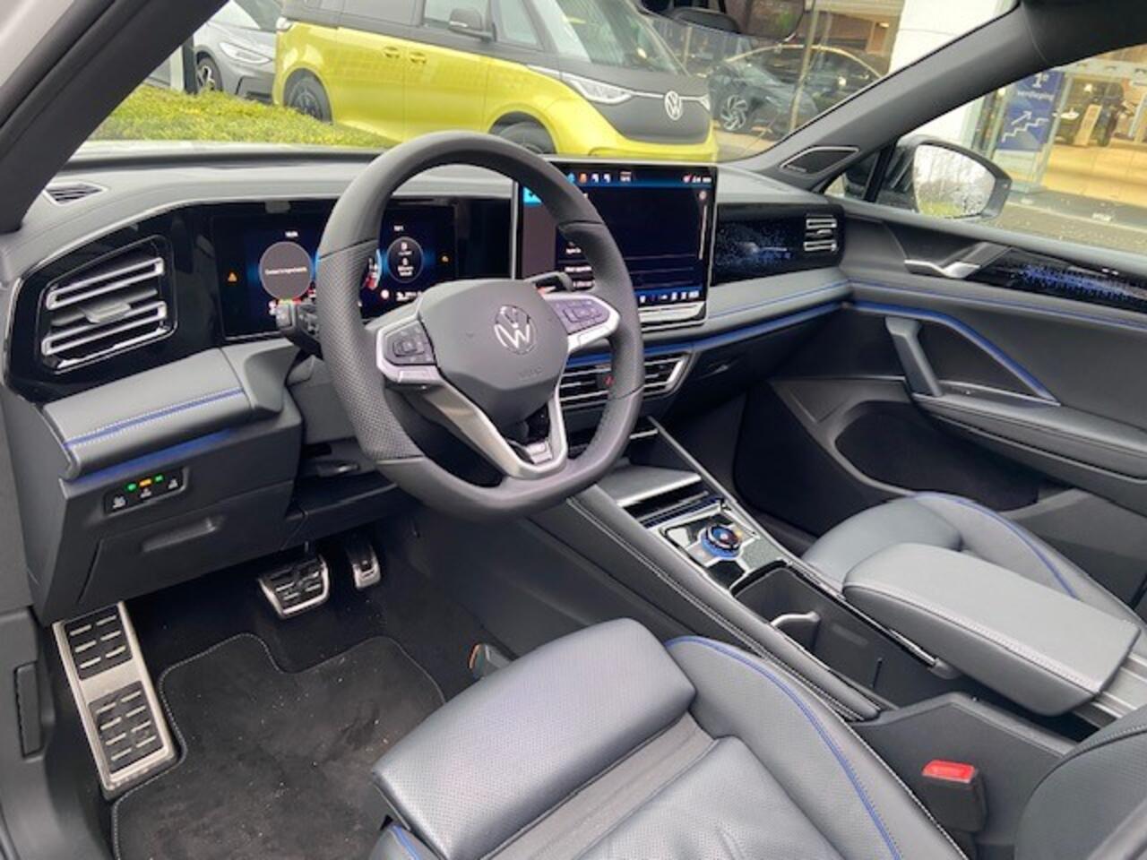 Volkswagen TIGUAN 1.5 eHybrid R-Line Edition / App connect / PANODAK / 20"LMV / 360" CAMERA / Leder interieur / Trekhaak / R-Line