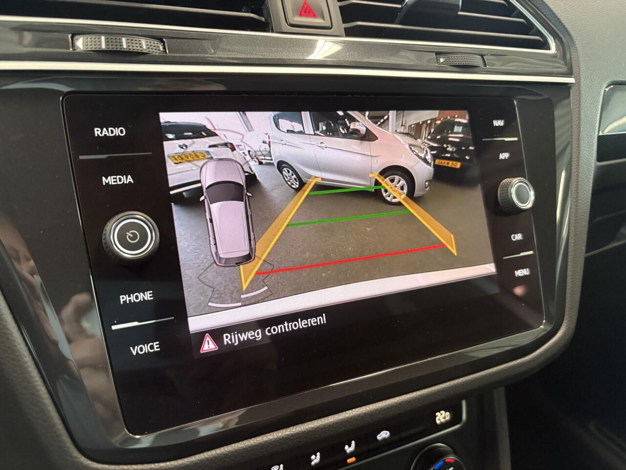 Volkswagen TIGUAN 1.5 TSi 150pk DSG Highline Business R-Line CAMERA/VIRTUAL/20INCH/ORYX WHITE PEARL