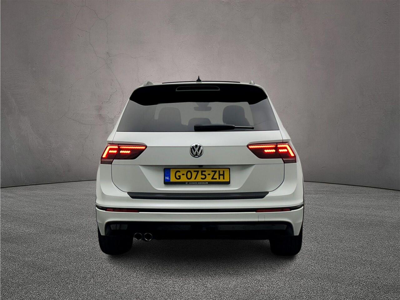 Volkswagen TIGUAN Highline Business R 1.5 TSI 150pk DSG Automaat Trekhaak, Black Style, Panoramadak, Elektrische achterklep, Navigatie, Stoelverwarming, LED koplampen
