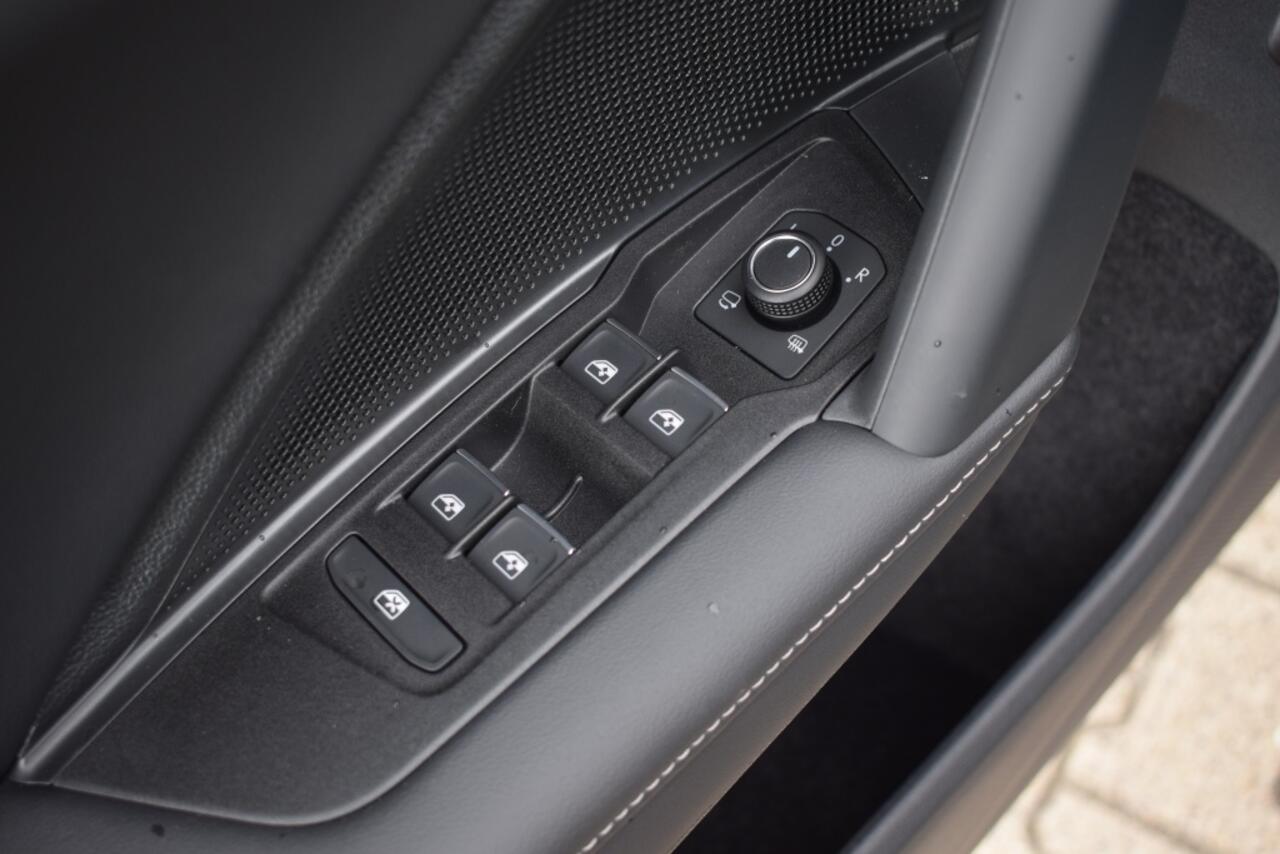 Volkswagen TIGUAN 1.5 eHybrid R-Line | HARMAN KARDON | PANO | BLACK PACK | BOMVOL!