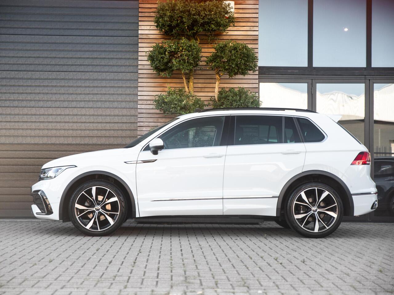 Volkswagen TIGUAN 1.5 TSI R-Line / Panoramadak / 20" LMV / Adaptive Cruise Control / IQ Light