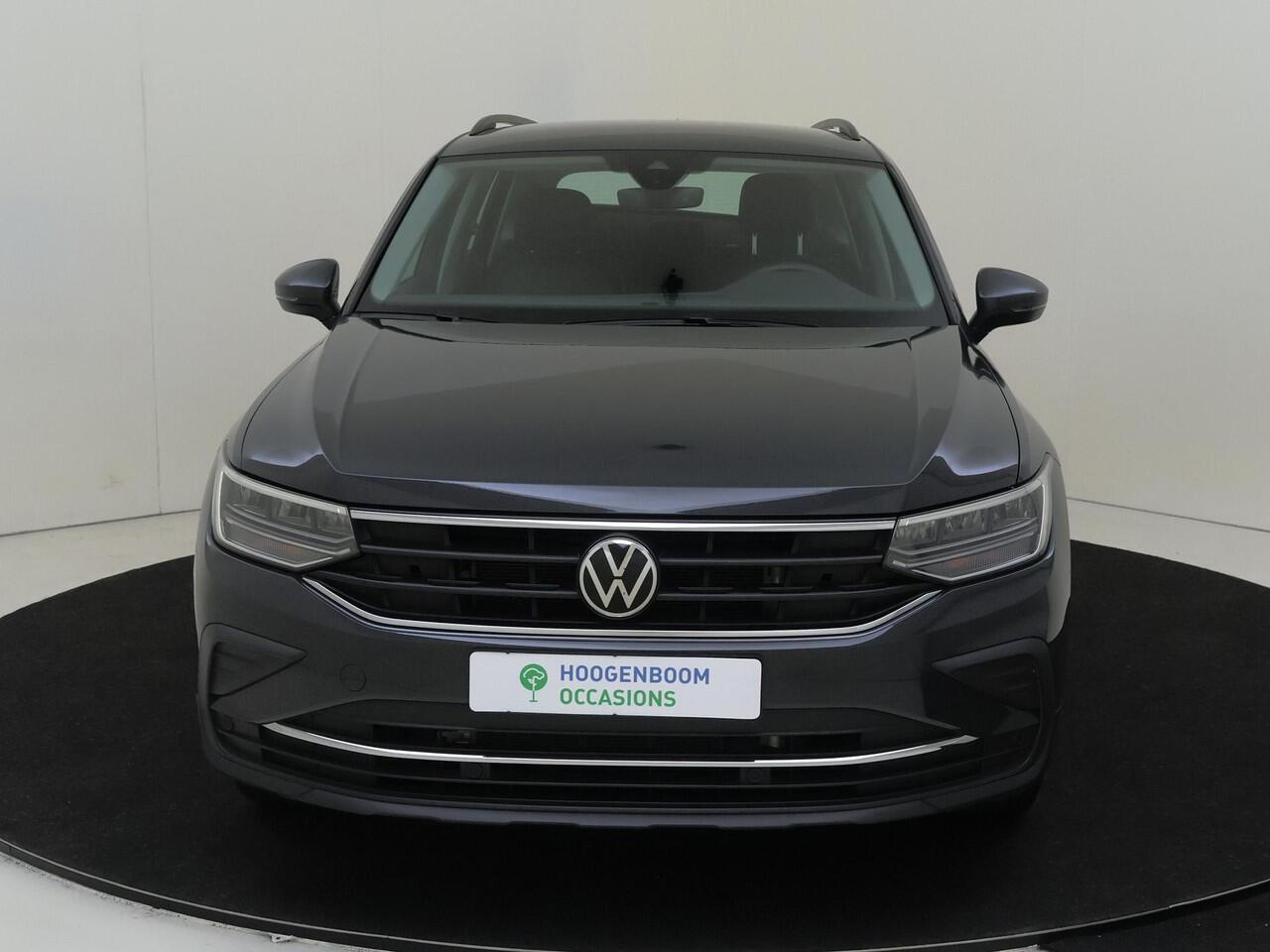 Volkswagen TIGUAN 1.4 TSI eHybrid Life | Trekhaak | Stoel- en stuurwielverwarming | 3-zone airco | CarPlay | Digital cockpit Pro | Adaptieve cruise control | Parkeersensoren |
