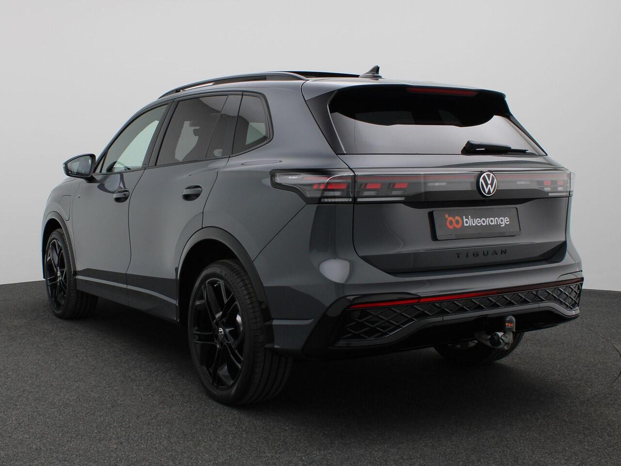 Volkswagen TIGUAN 1.5 eHybrid R-Line Edition 272PK DSG Pano-Schuifdak, 20" LM Velgen, Trekhaak, Black Style, Navi via Apple Carplay/Android Auto, Keyless, Side Assist, Achteruitrijcamera