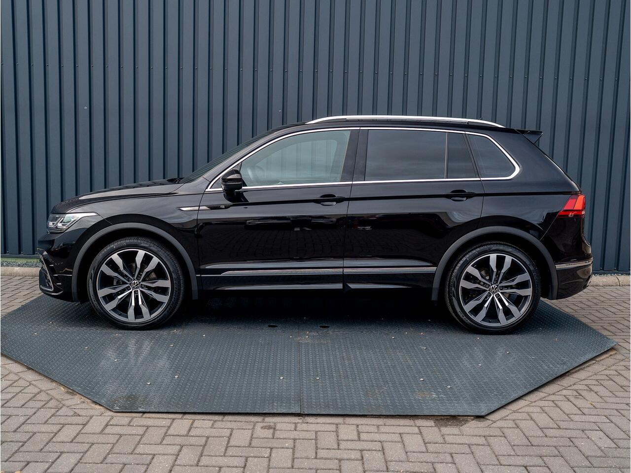 Volkswagen TIGUAN 1.5 TSI R-Line Business+ | Leder | Camera | Stoelgeheugen | IQ Light | Elk. A-klep | Prijs Rijklaar!!