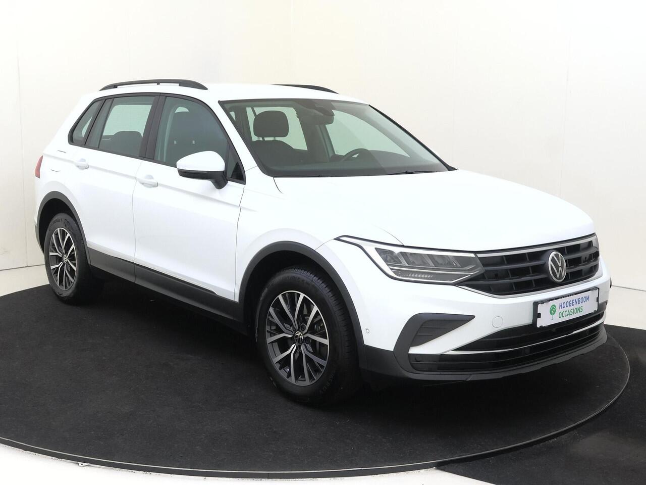 Volkswagen TIGUAN 1.4 TSI eHybrid Life | SoH 99% | Trekhaak | Parkeerassistent | Digital cockpit Pro | Adaptieve cruise control | Dodehoek detectie | Navigatie | Stoel- en stuurwielverwarming |