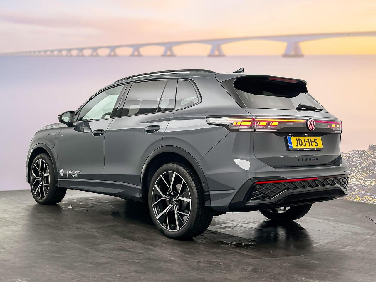 Volkswagen TIGUAN R-Line-Edition Plug in Hybride 204 pk Black Style Pakket