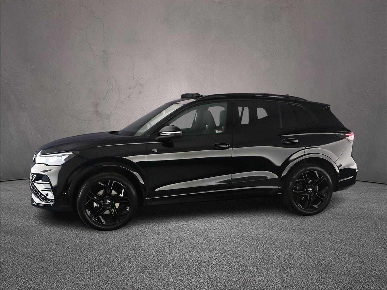 Volkswagen TIGUAN R-Line Edition 1.5 eTSI 150pk DSG Automaat Trekhaak, 360 camera, Panoramadak, Adaptive cruise control, Black Style, Elektrische achterklep, LED matrix koplampen