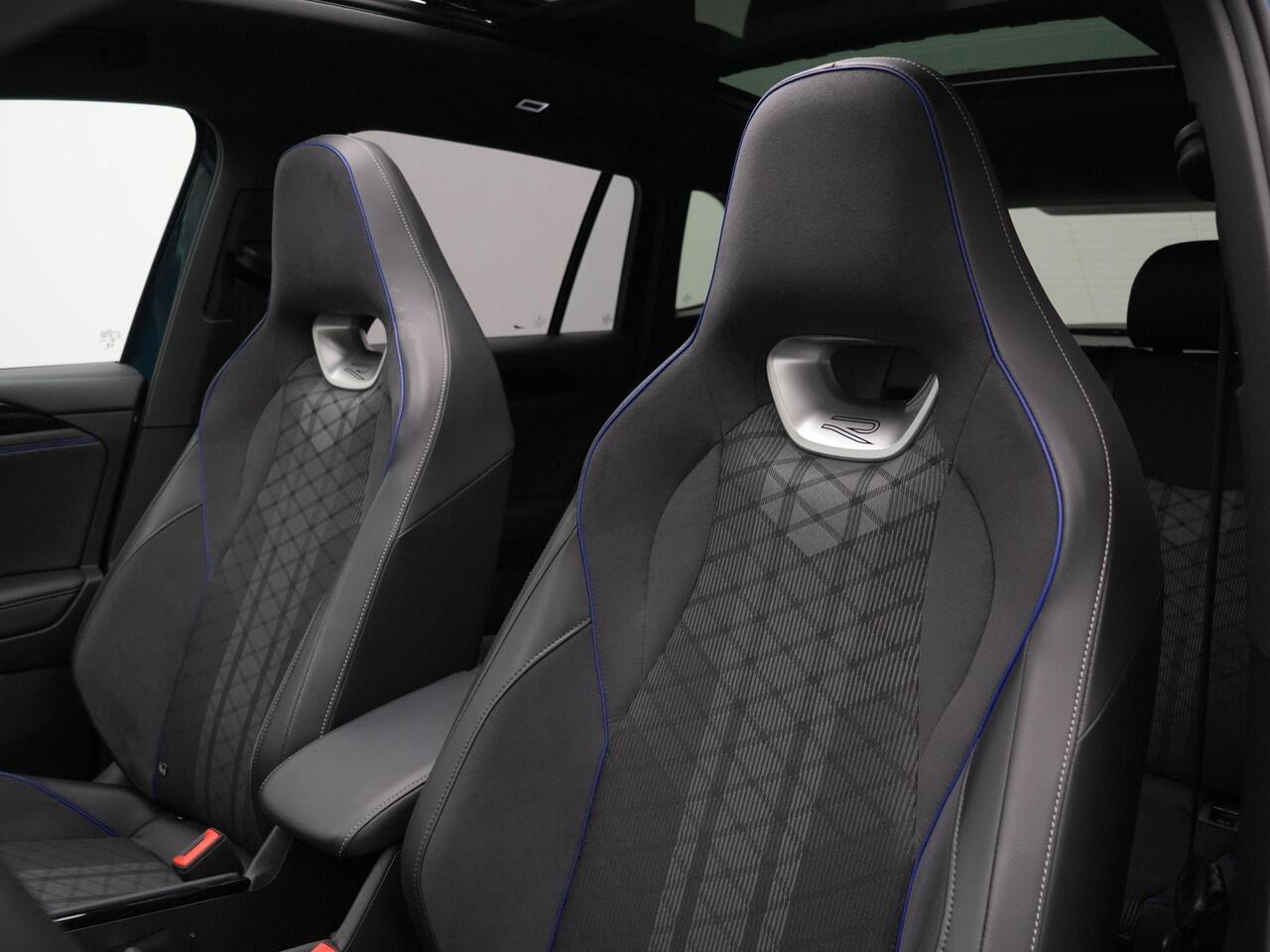 Volkswagen TIGUAN 1.5 eHybrid 272 pk DSG R-Line Edition | Panoramadak | Trekhaak | Adaptief onderstel | Stuur-/stoelverwarming | Achteruitrijcamera | Navigatie | Massage