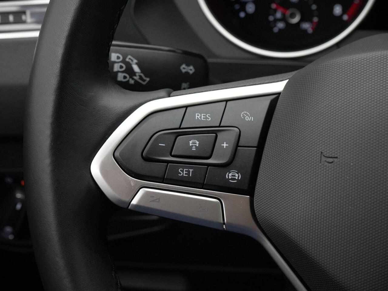 Volkswagen TIGUAN 1.5 TSI 131 pk Life | LED koplampen | Trekhaak | Achteruitrijcamera | Carplay | Keyless | 17 inch lichtmetalen