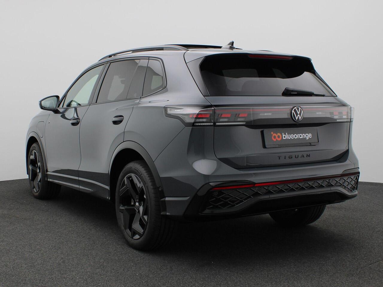 Volkswagen TIGUAN 1.5 eHybrid R-Line Edition 272PK DSG Panoramadak, Harman & Kardon, LED-Matrix, Winterpakket Plus, Navigatie, Side Assist, Keyless, Black Style, 19" LM Velgen