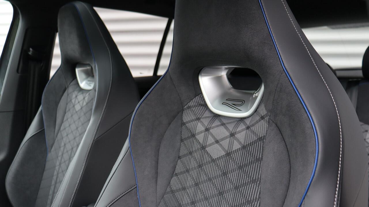 Volkswagen TIGUAN 1.5 eHybrid R-Line Edition | Massage | Panoramadak | Black Style Package | Trekhaak