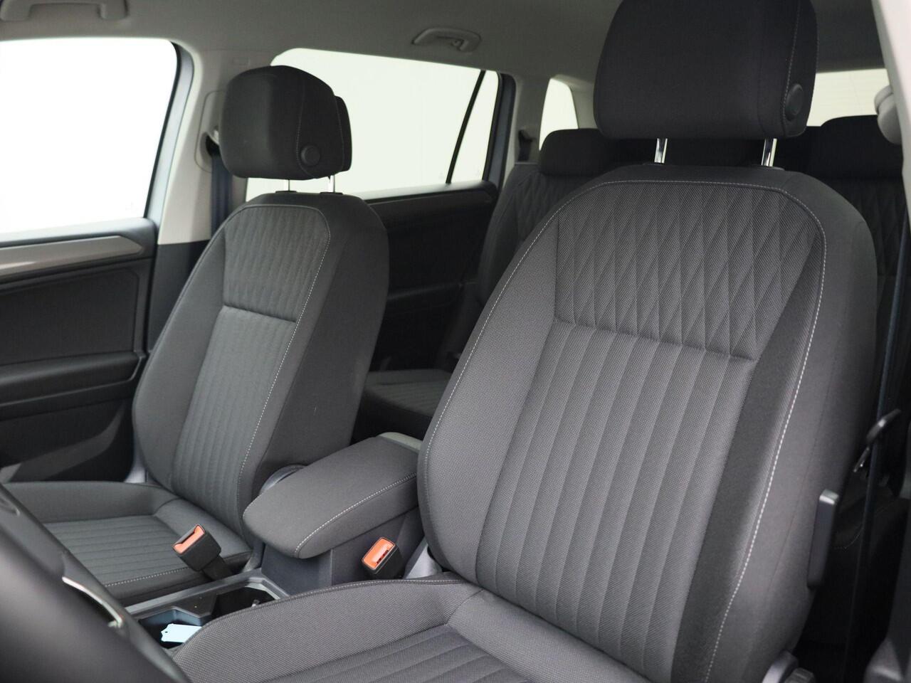 Volkswagen TIGUAN All-Space 1. 5TSI 150PK DSG Life 7p automaat · Navigatie · Trekhaak · Parkeersensoren · Garantie tot oktober 2026