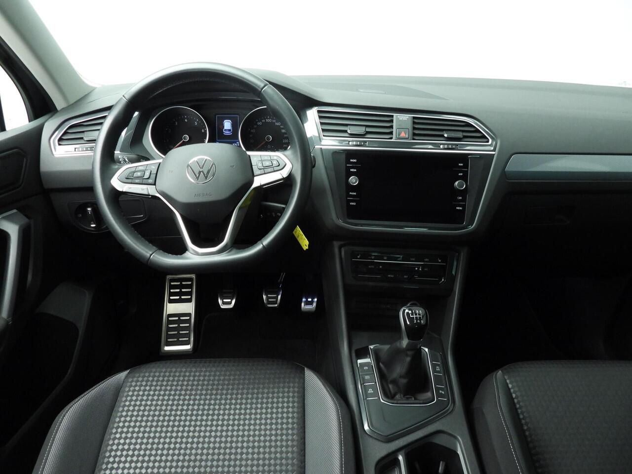 Volkswagen TIGUAN 1.5 TSI Life Business | Trekhaak | Camera | Stoel+stuur verwarmd