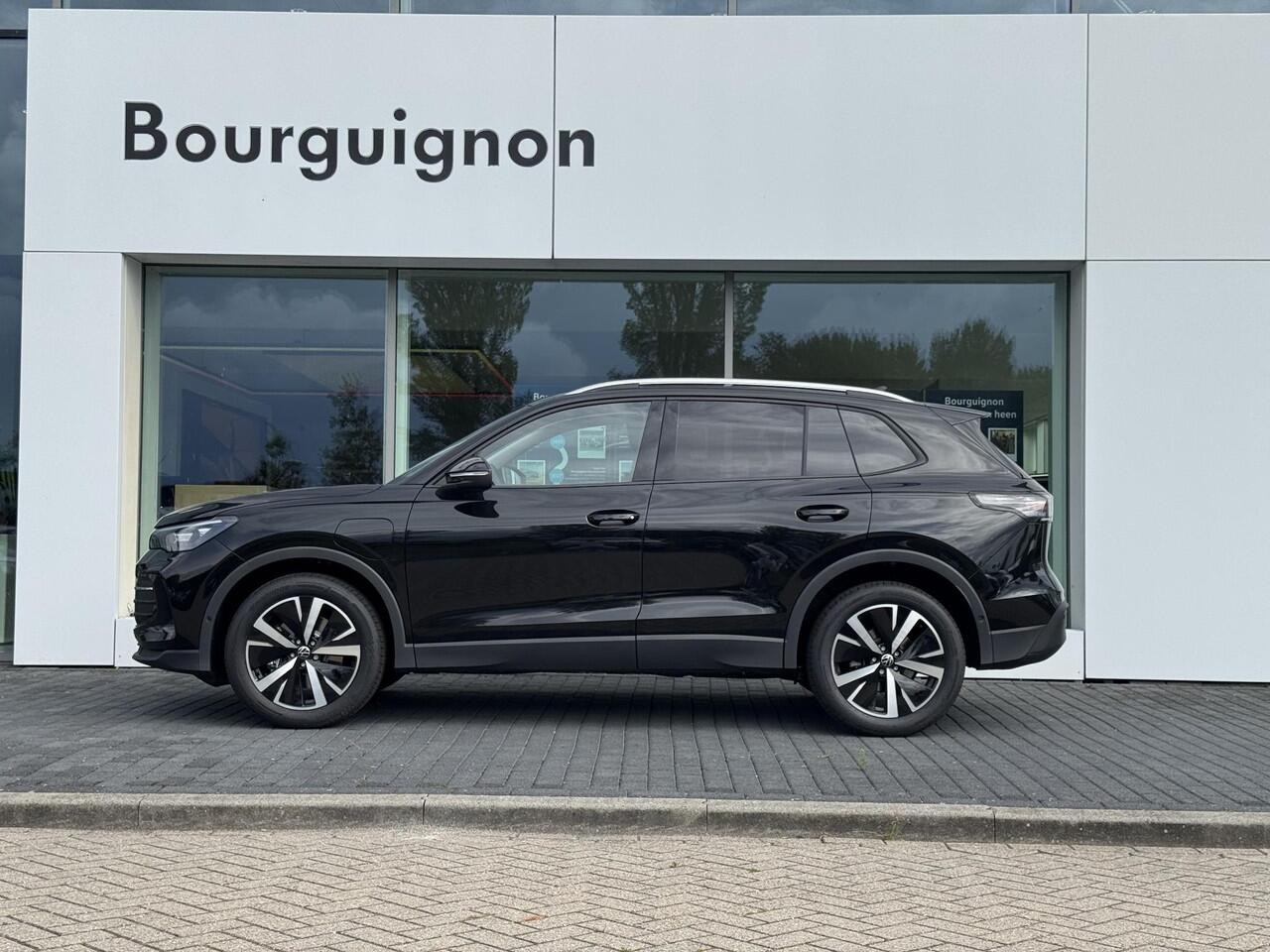 Volkswagen TIGUAN 1.5 eHybrid Life Edition 204 PK | Trekhaak | Adaptief Onderstel | Stoel & Stuur Verwarming | 19" Velgen |