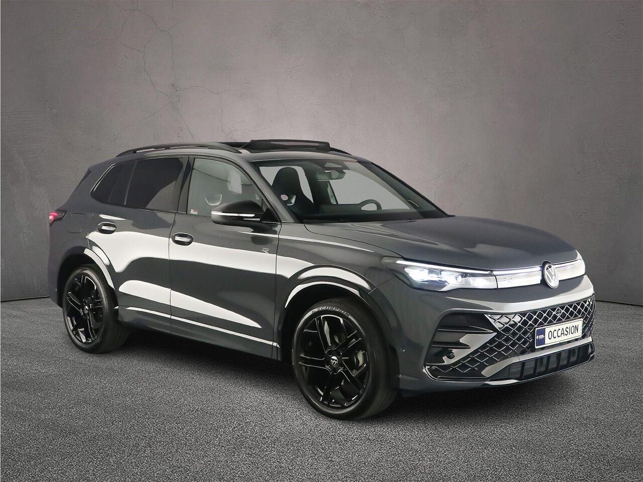 Volkswagen TIGUAN R-Line Edition 1.5 eTSI 150pk DSG Automaat Trekhaak, Panoramadak, Harman Kardon audio, Navigatie, Adaptive cruise control, Elektrische achterklep, Achteruitrijcamera