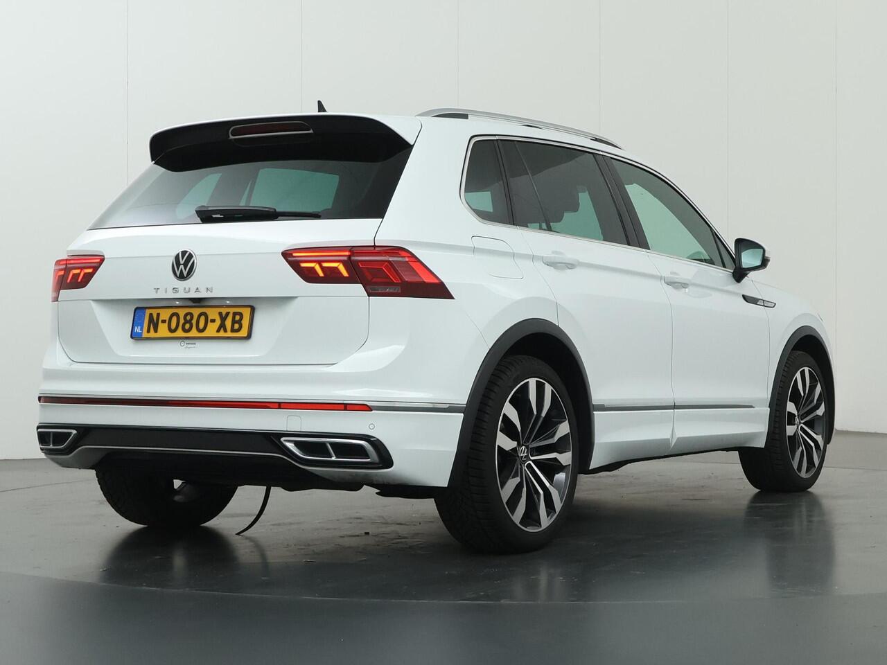 Volkswagen TIGUAN 1.5 TSI R-Line Business+ | Trekhaak | Panoramadak | Camera 360° | Matrix Led | Keyless Entry/Go | Apple Carplay/Android Auto |