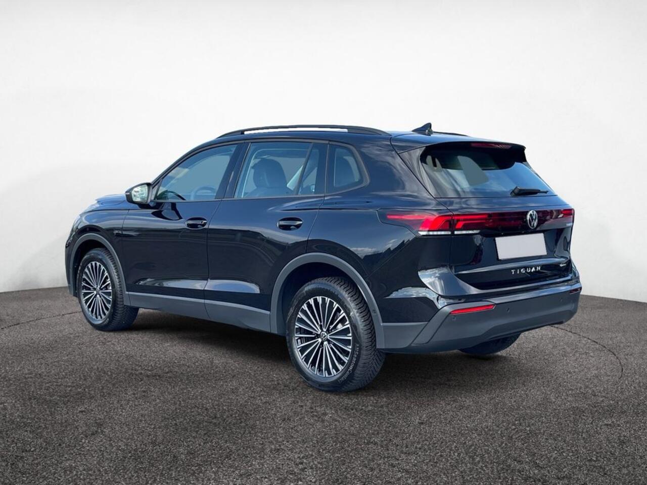 Volkswagen TIGUAN 2.0 TDI 4Motion ACC Navi LED Camera Trekhaak 18 Inch