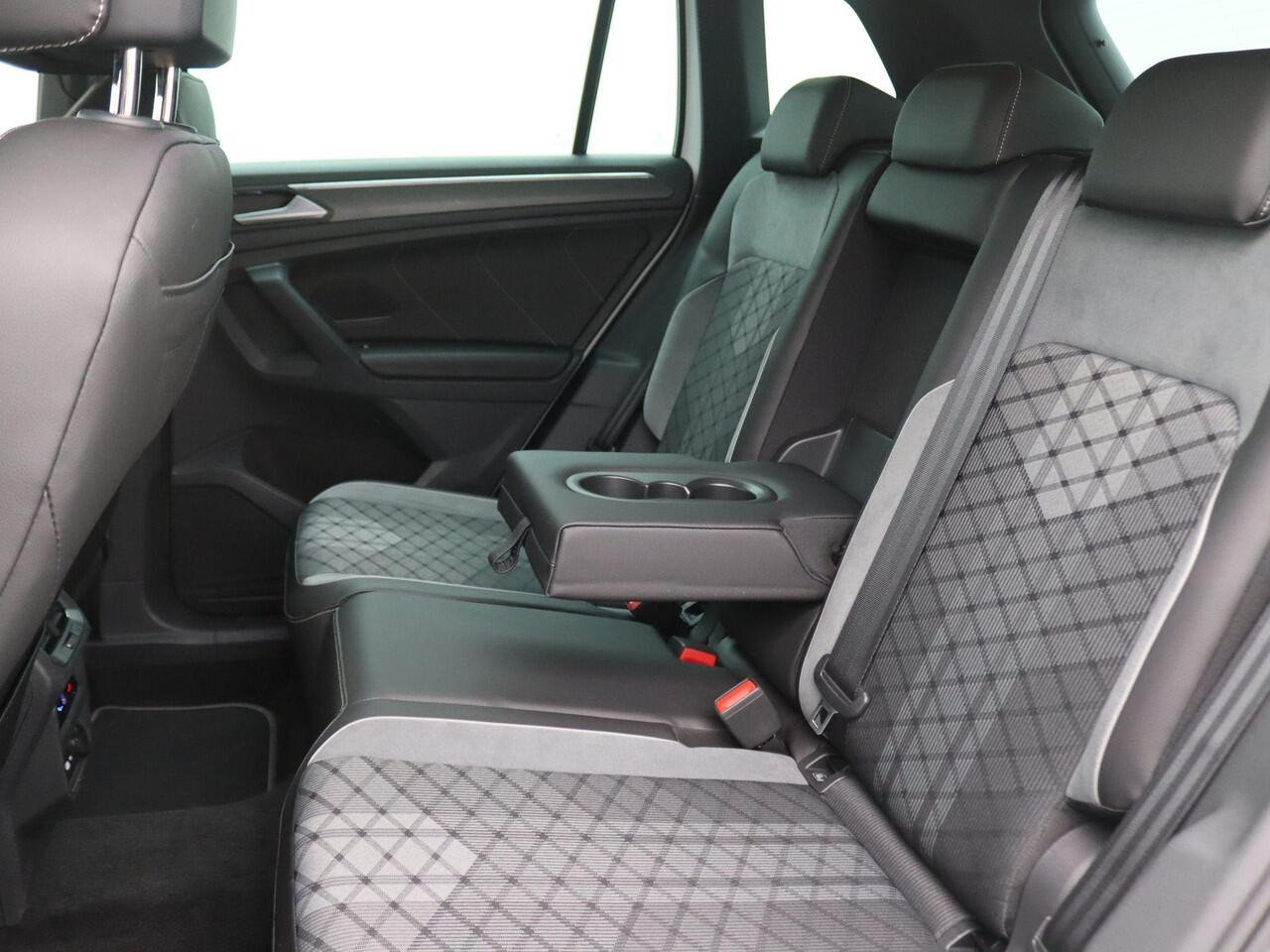 Volkswagen TIGUAN 1.4 TSI eHybrid R-Line Business+ 245PK DSG Trekhaak, Achteruitrijcamera, Keyless, Stoelverwarming, Navi, Clima, Elektr. Achterklep, 19" LM Velgen, Adaptieve Cruise Control